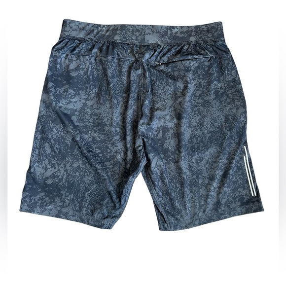 Kenneth Cole Lightweihht 4 way Stretch Wayer Repellant Shorts size medium - Picture 2 of 6